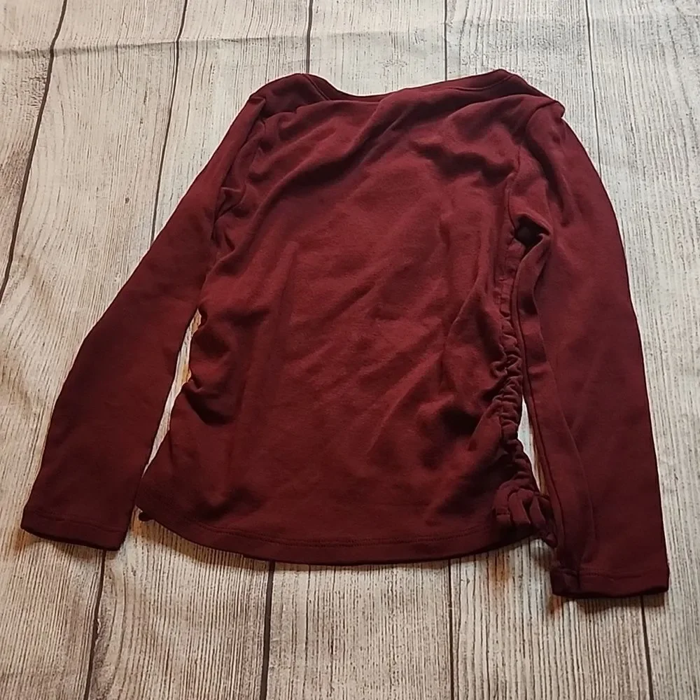 Girls size S 6-7 Old Navy shirt.
